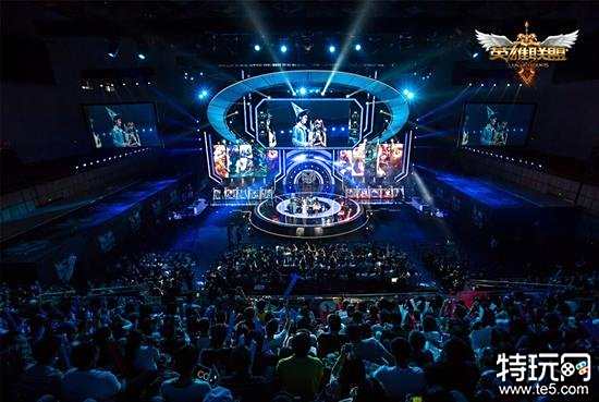 皇马球迷碰面，樊振东担任今晚中网阿尔卡拉斯比赛挑边嘉宾