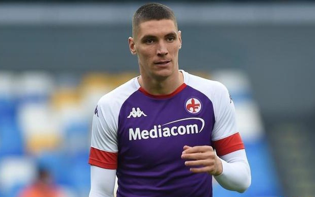 中场球员以 中场球员以