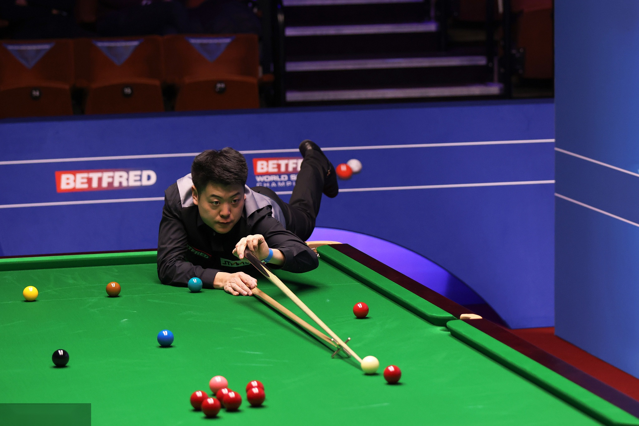 的主力前锋 的主力前锋